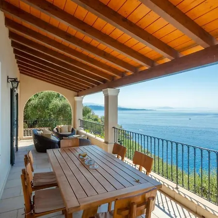 Ferienhaus Elpida Katávolos